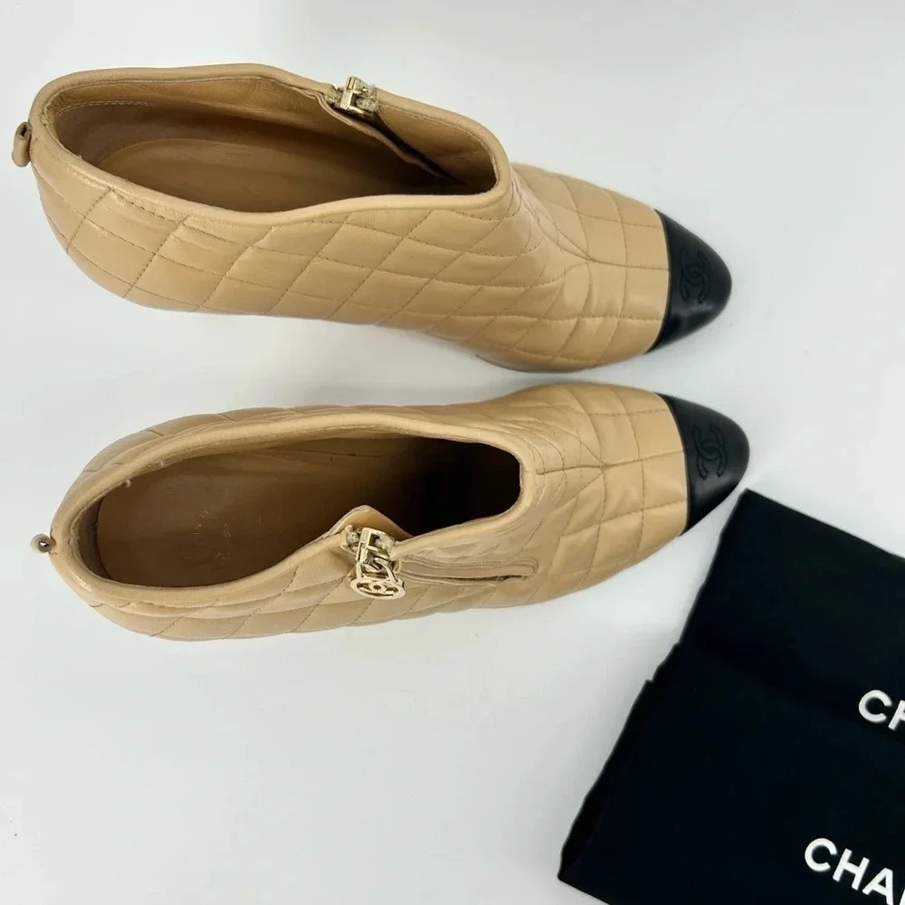 Chanel Beige Quilted Leather w Black Cap Toe Short Bootie  Heels Size 38 07A